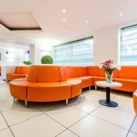 阿吉纳酒店 3* 卢德